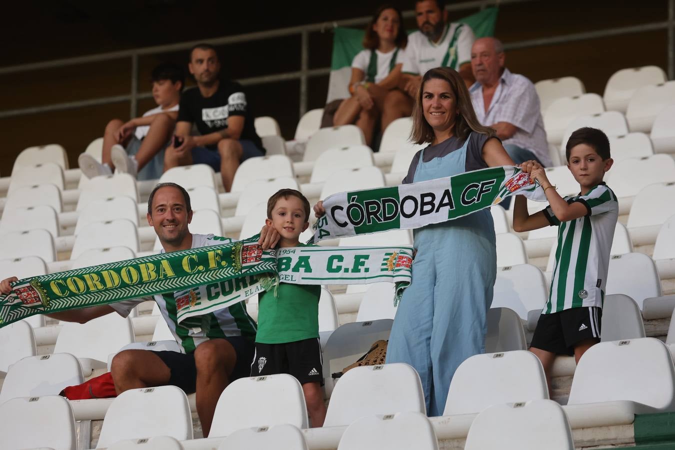 El ambiente en las gradas en el Córdoba CF - Unionistas, en imágenes