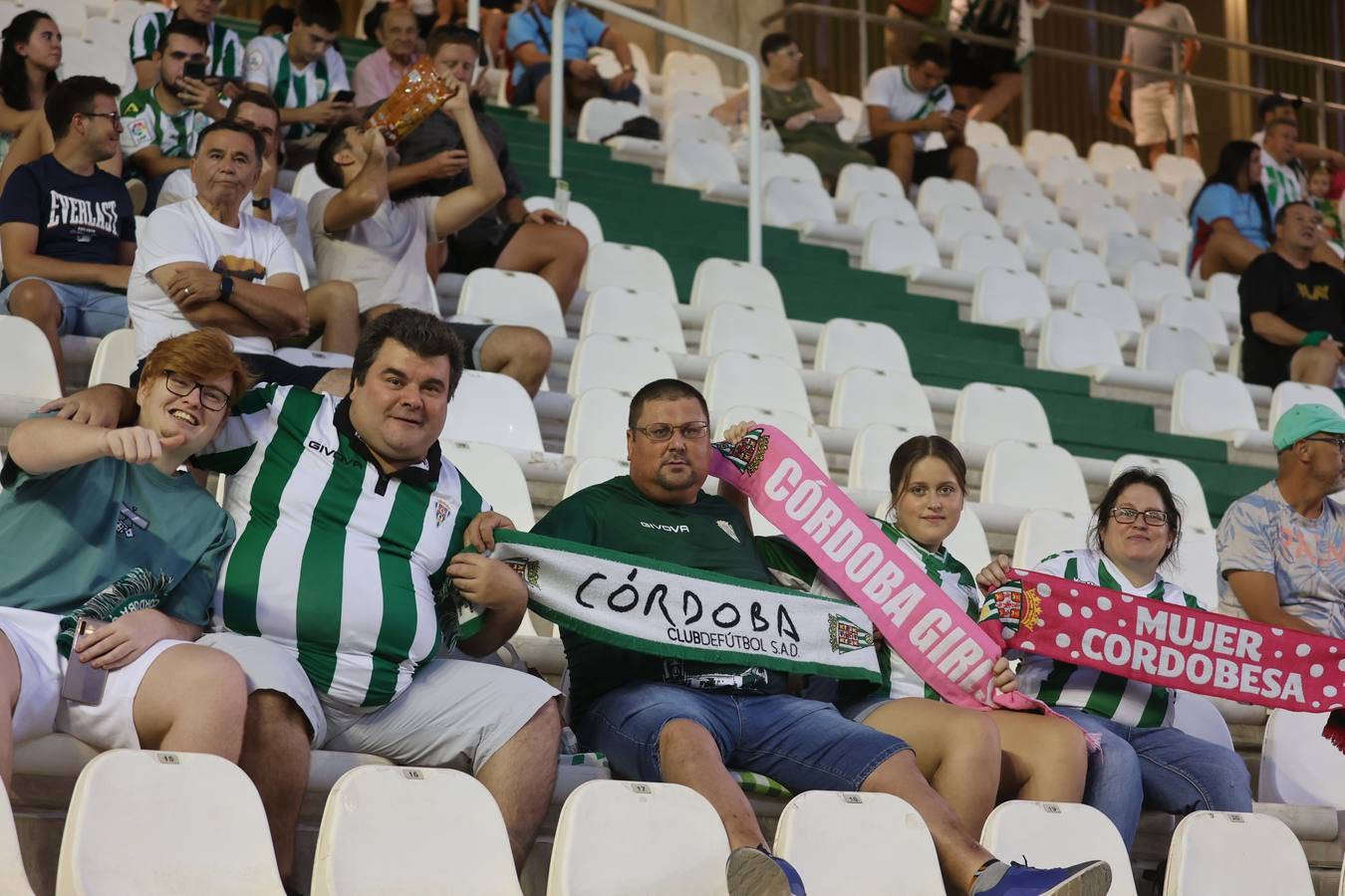 El ambiente en las gradas en el Córdoba CF - Unionistas, en imágenes