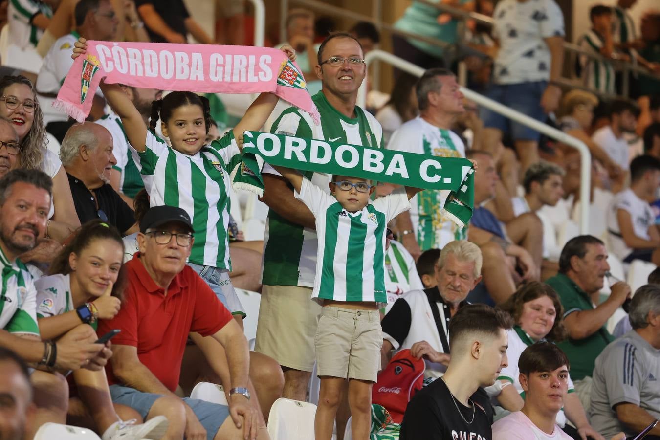 El ambiente en las gradas en el Córdoba CF - Unionistas, en imágenes