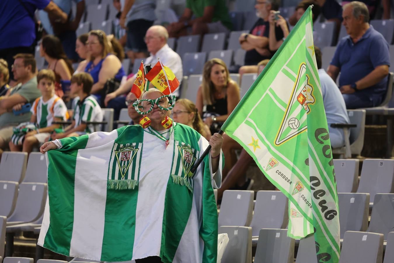 El ambiente en las gradas en el Córdoba CF - Unionistas, en imágenes