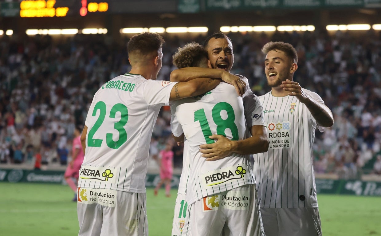 Los jugadores del Córdoba celebran un gol en El Arcángel ante Unionistas de Salamanca
