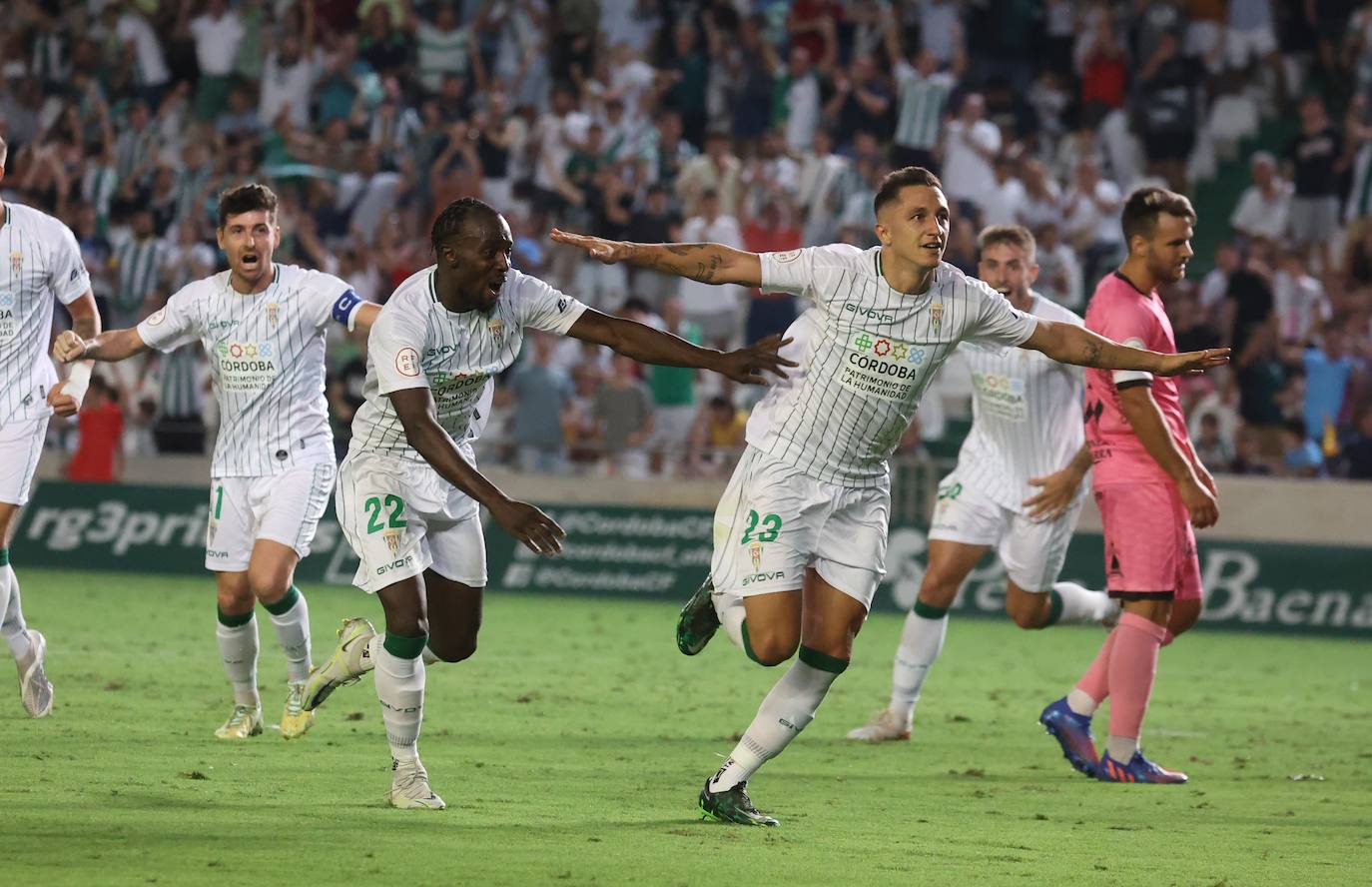 La alegría de la goleada del Córdoba CF a Unionistas, en imágenes