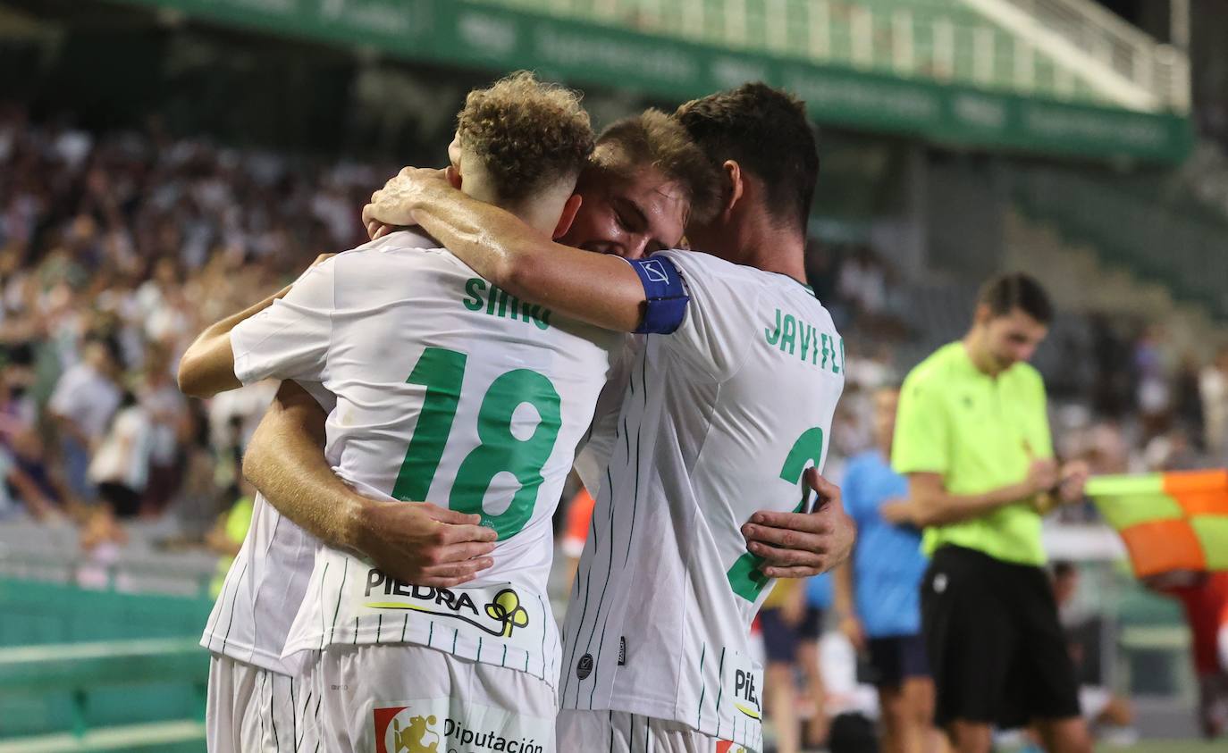 La alegría de la goleada del Córdoba CF a Unionistas, en imágenes