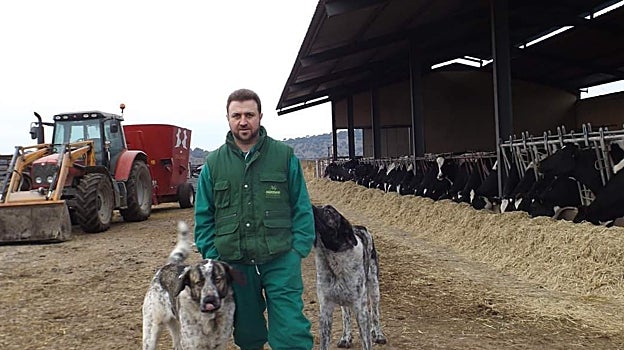José Alberto Martín, en su explotación de vacuno en Terradillos