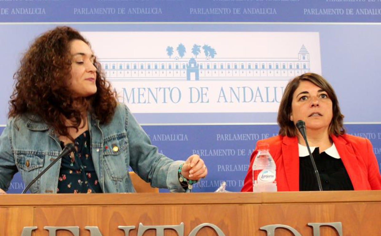 Rueda de prensa de Elena Cortés, a la derecha, e Inmaculada Nieto.