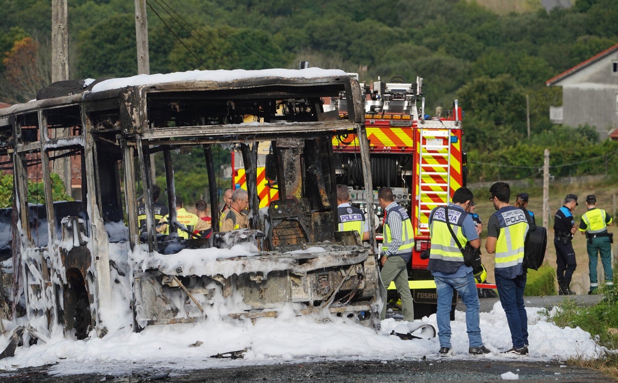 Imagen del autobús que arrolló al joven bombero