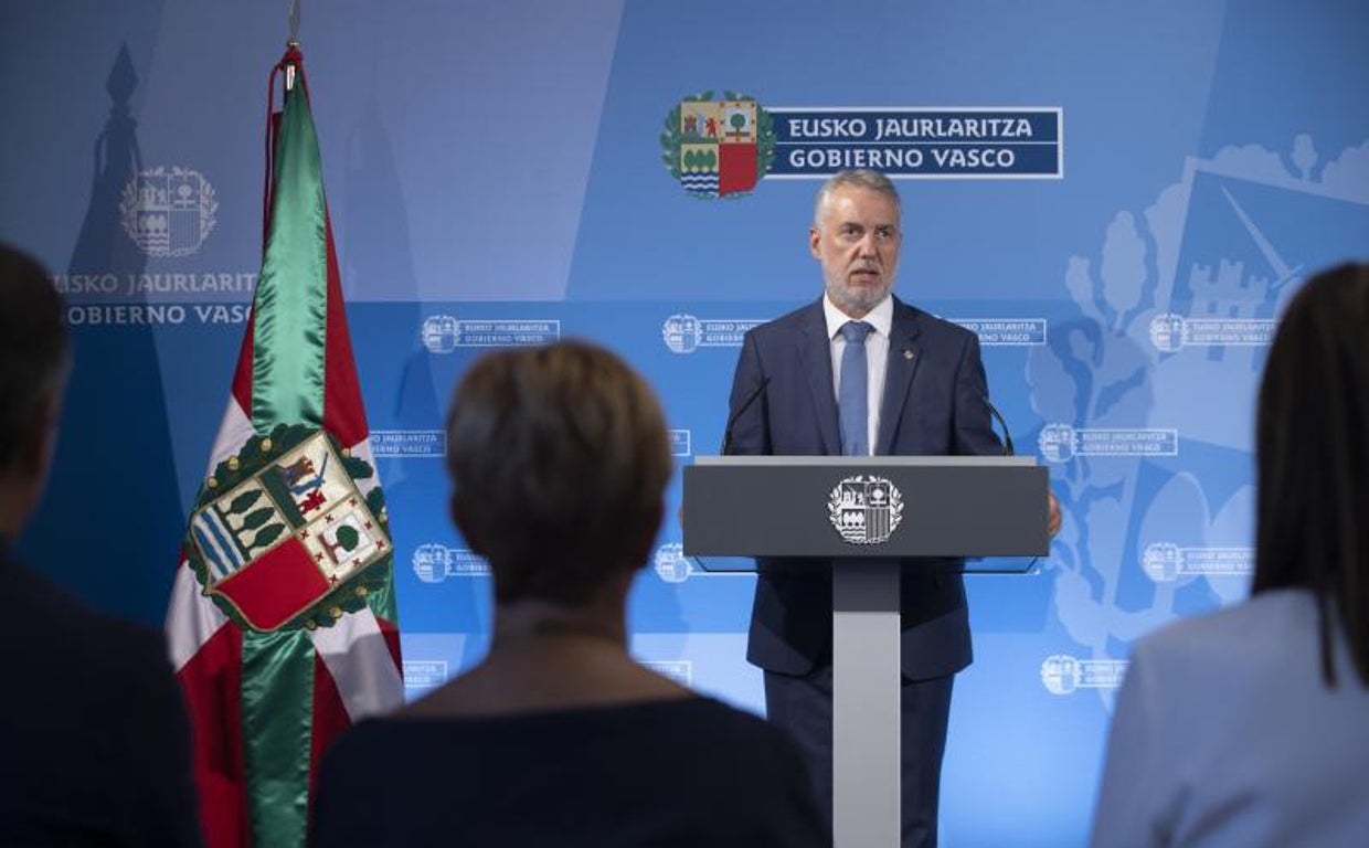 El lendakari Iñigo Urkullu durante la rueda de prensa de este martes