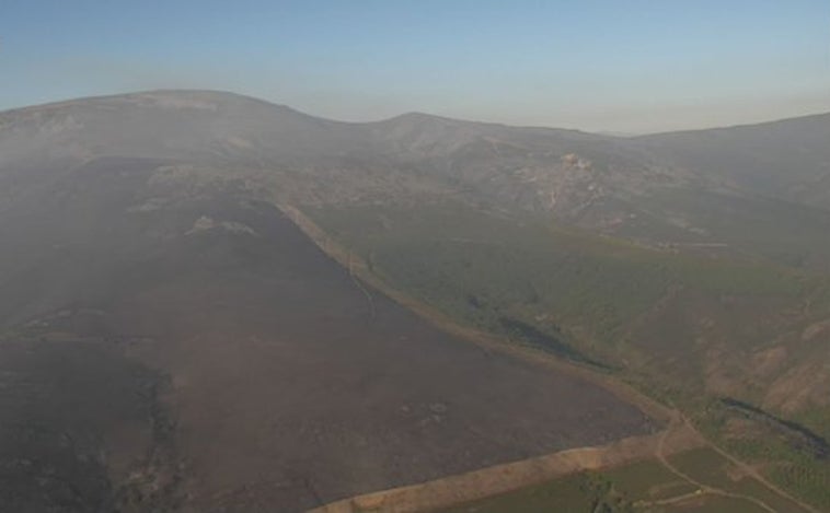 El incendio del campo de tiro del Teleno en León se reactiva en zona de caída de proyectiles