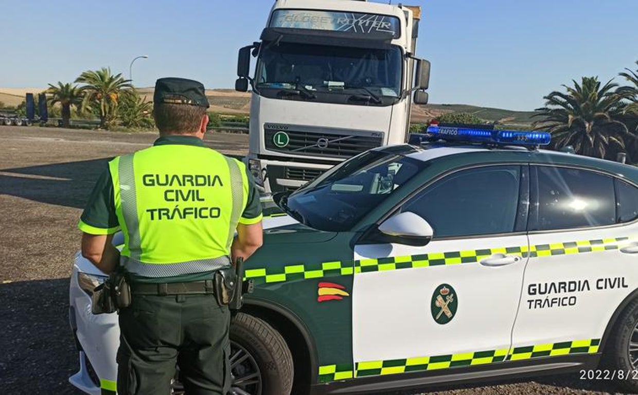 Imagen de archivo de la Guardia Civil de Tráfico en un operativo en Córdoba