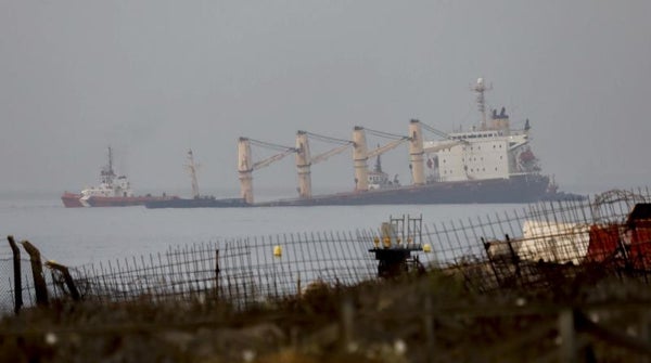 España activa el Plan Nacional por el riesgo de vertido del buque varado en el Estrecho