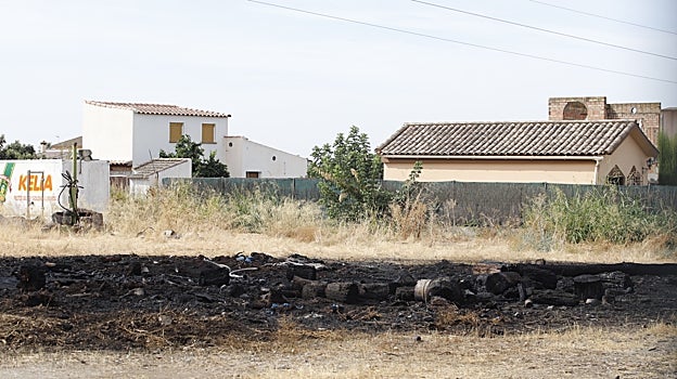 Imagen de la huella dejada en la parcela del Alamiillo donde han actuado los bomberos