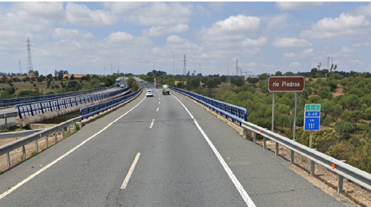 Mueren dos personas en Cartaya tras salirse de la autovía con un turismo