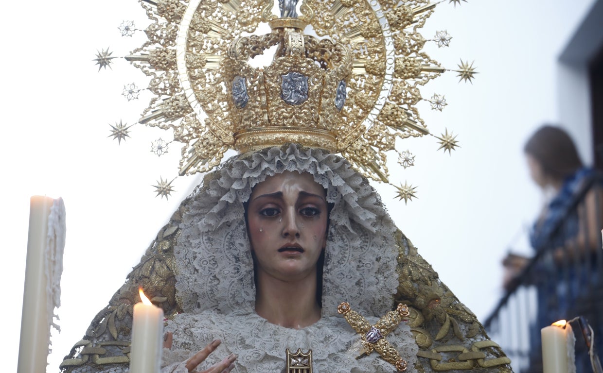 Primer plano de Santa María de la Merced, este viernes en el traslado a su sede