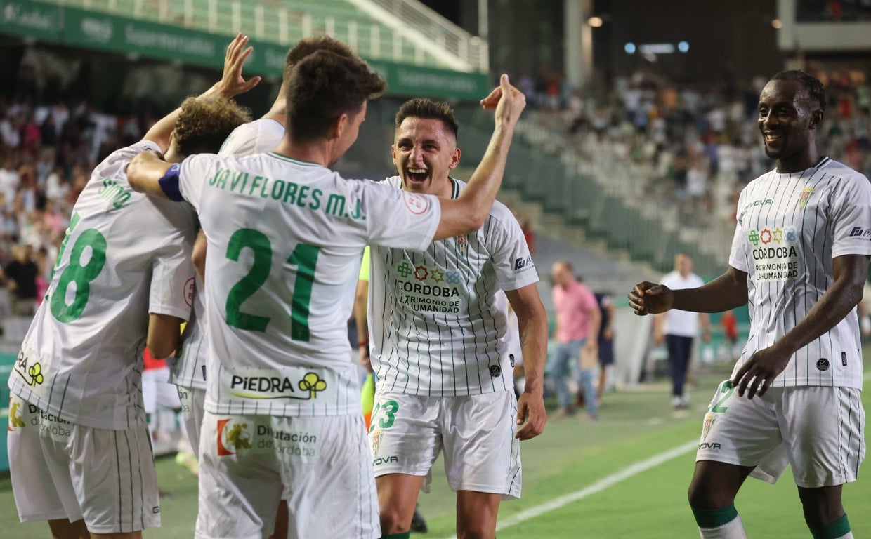 Los jugadores del Córdoba celebran un gol en El Arcángel