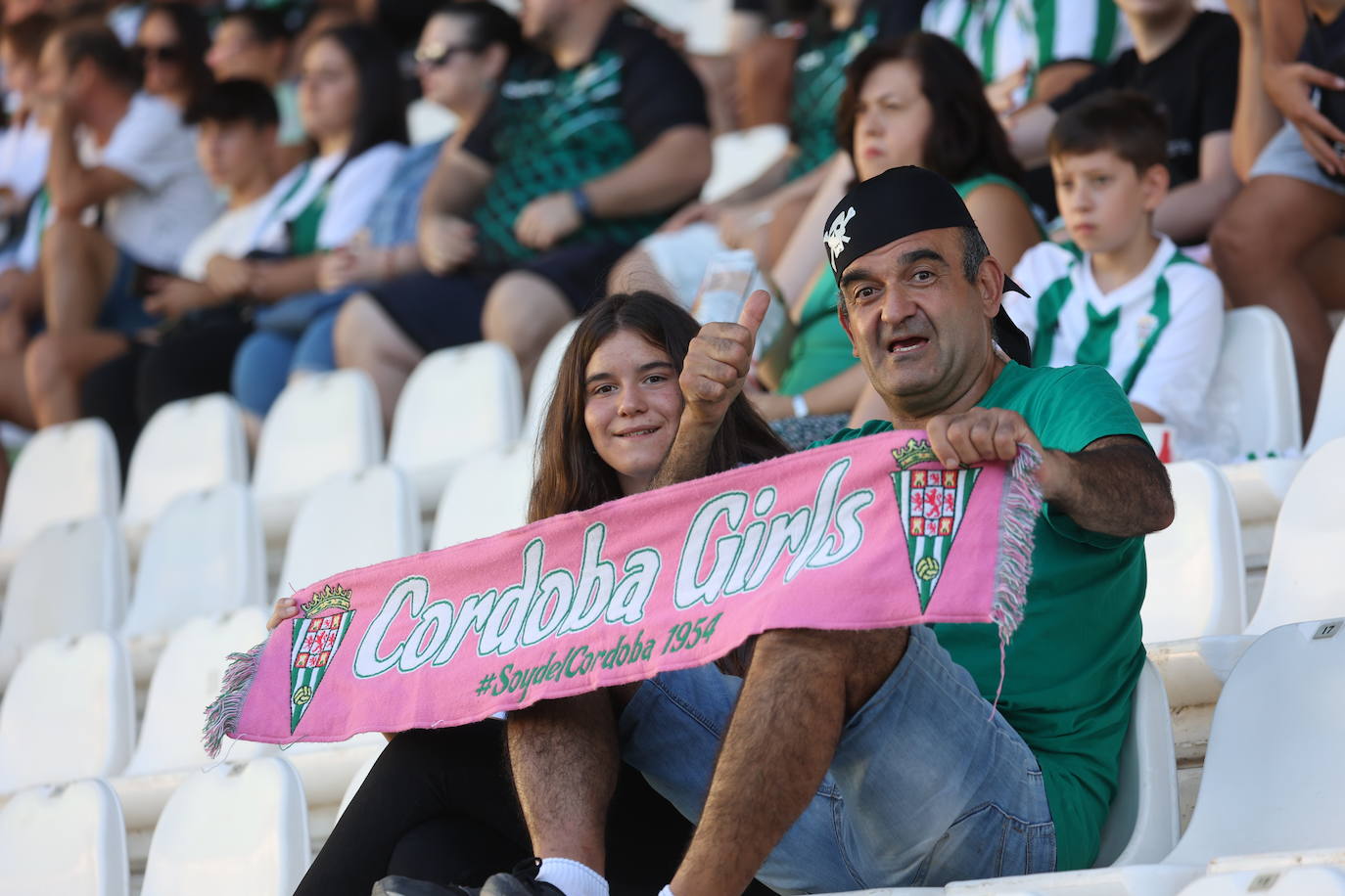 El fantástico ambiente en El Arcángel en el Córdoba CF - Fuenlabrada, en imágenes