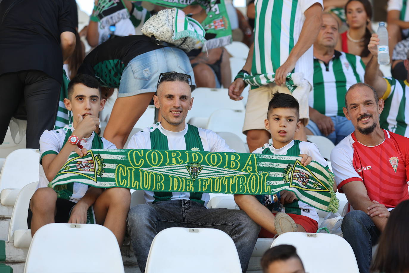 El fantástico ambiente en El Arcángel en el Córdoba CF - Fuenlabrada, en imágenes