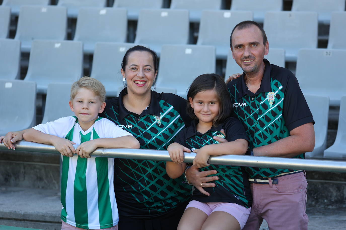 El fantástico ambiente en El Arcángel en el Córdoba CF - Fuenlabrada, en imágenes