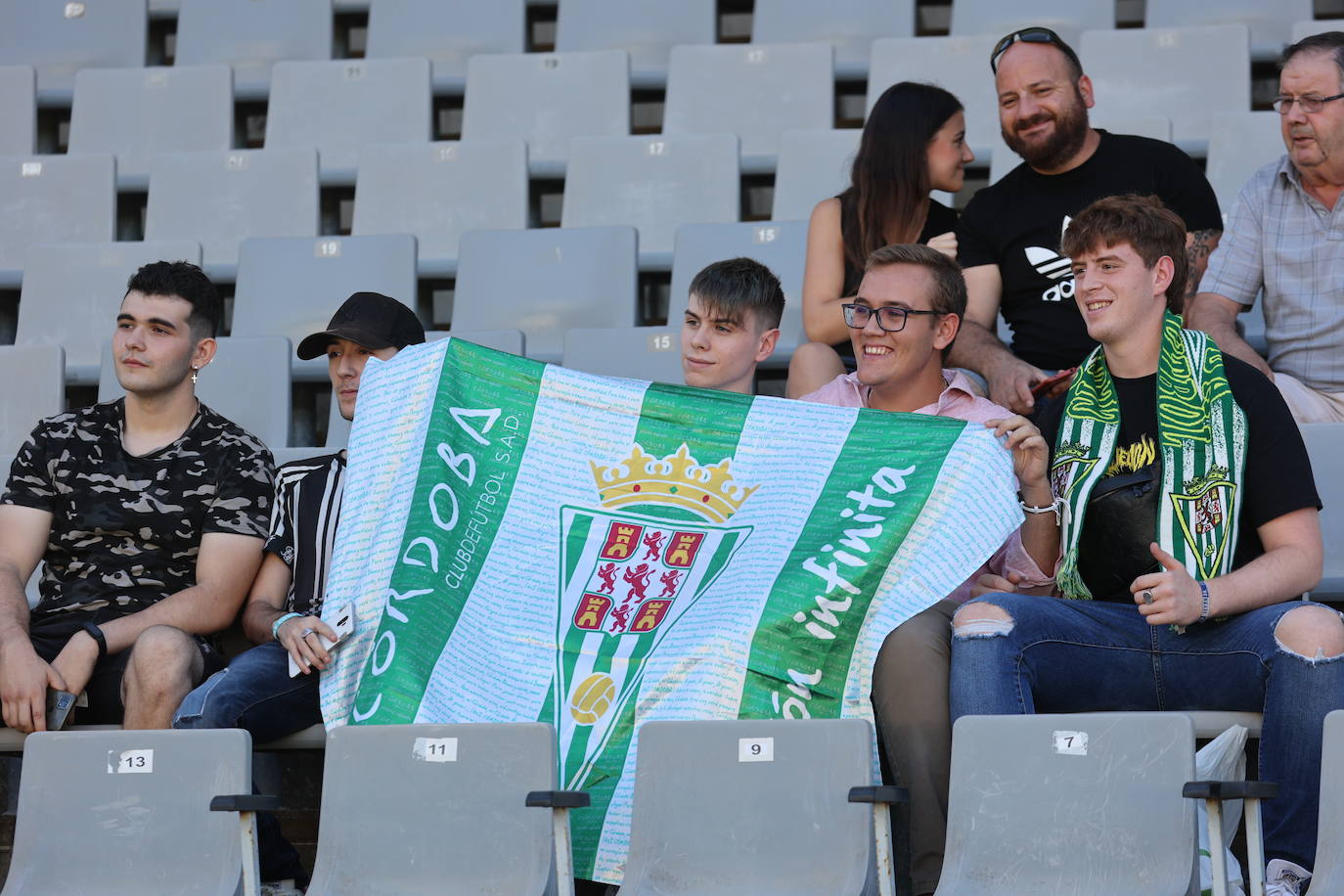 El fantástico ambiente en El Arcángel en el Córdoba CF - Fuenlabrada, en imágenes