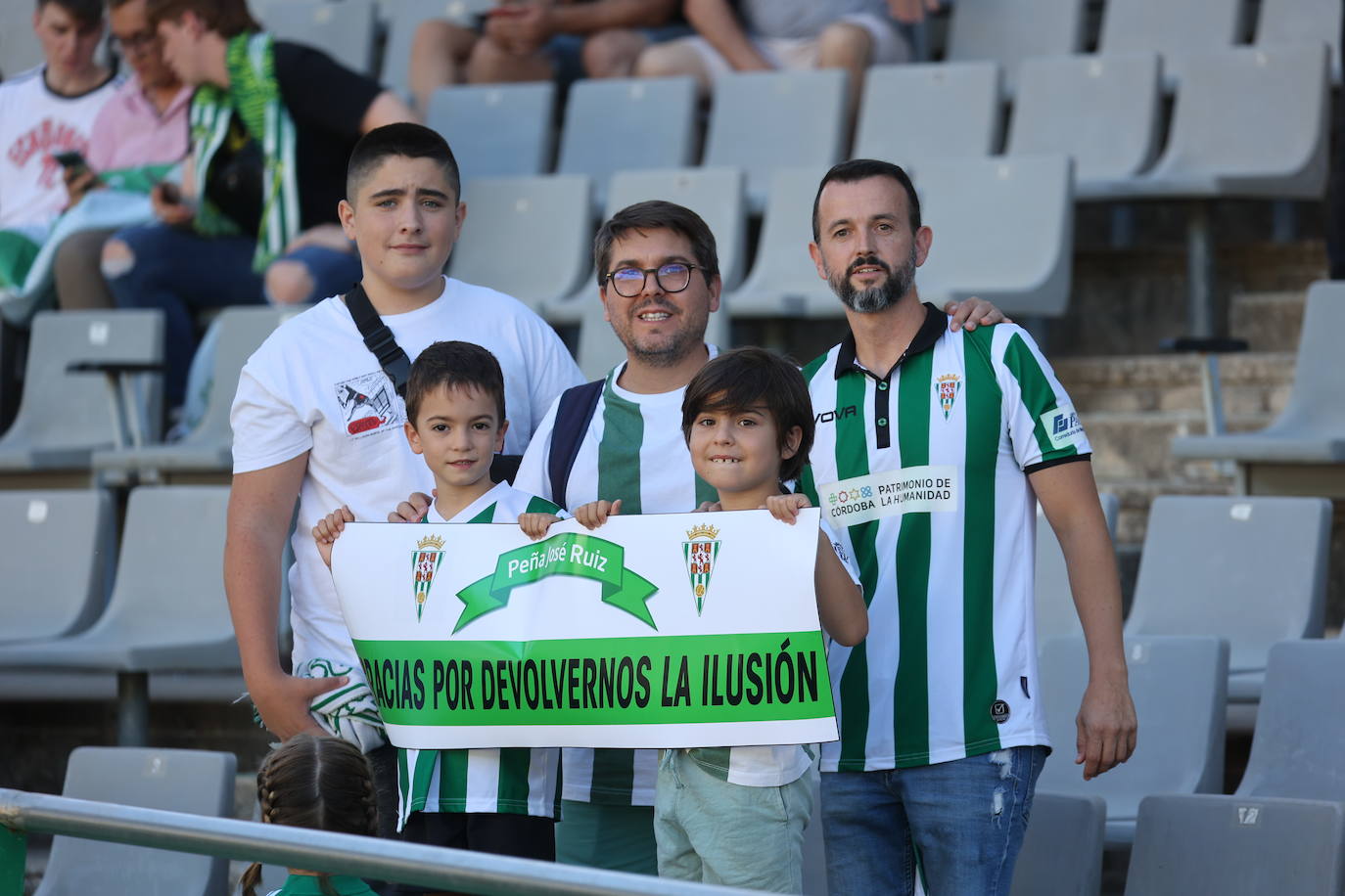 El fantástico ambiente en El Arcángel en el Córdoba CF - Fuenlabrada, en imágenes