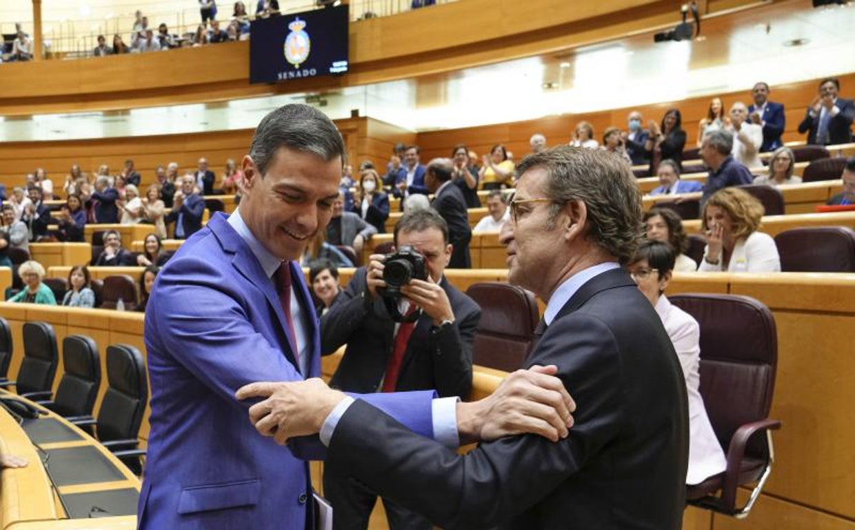 Sánchez y Feijóo, en su primer encuentro en el Senado