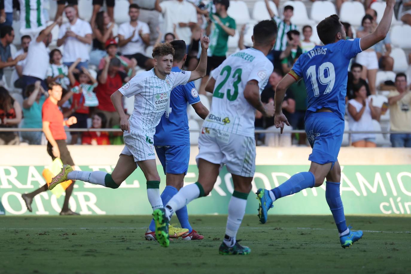 Las espectaculares imágenes de las mejores jugadas del Córdoba CF - Fuenlabrada