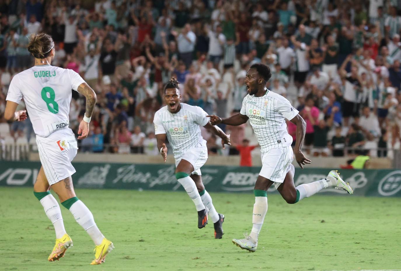 Las espectaculares imágenes de las mejores jugadas del Córdoba CF - Fuenlabrada