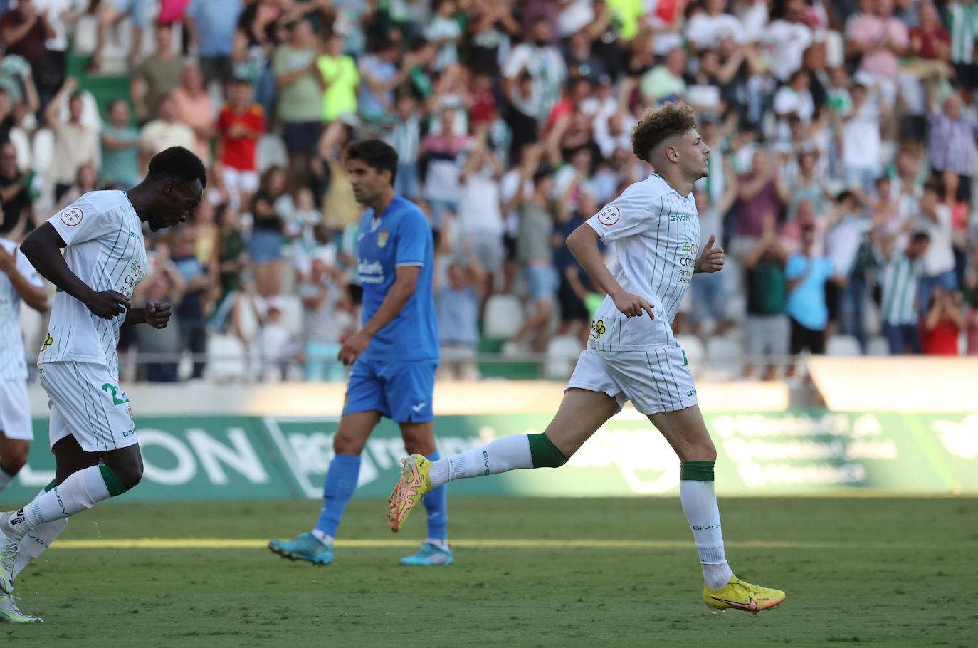 Las espectaculares imágenes de las mejores jugadas del Córdoba CF - Fuenlabrada