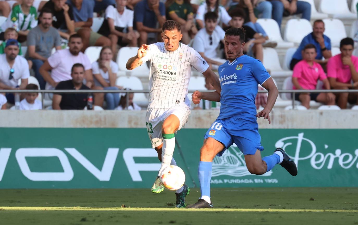 Las espectaculares imágenes de las mejores jugadas del Córdoba CF - Fuenlabrada