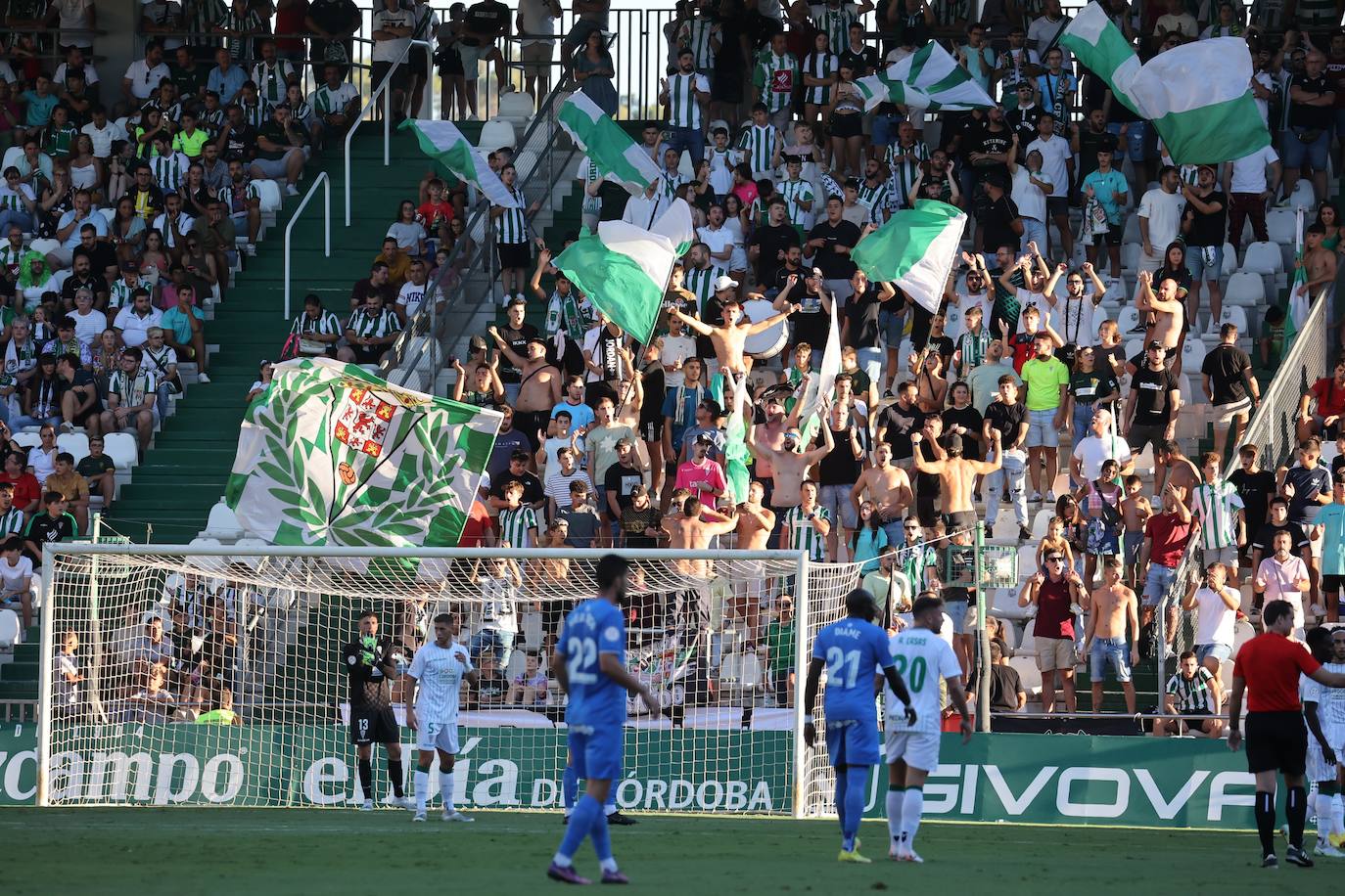 Las espectaculares imágenes de las mejores jugadas del Córdoba CF - Fuenlabrada