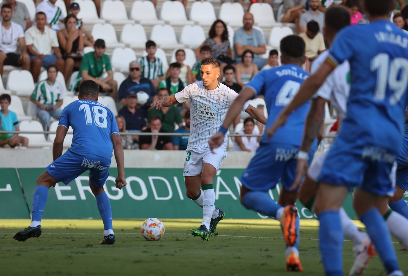 Las espectaculares imágenes de las mejores jugadas del Córdoba CF - Fuenlabrada