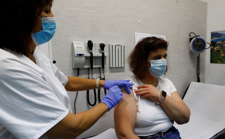 Comienza la campaña de vacunación contra la gripe en Madrid: fechas, grupos de edad y de riesgo