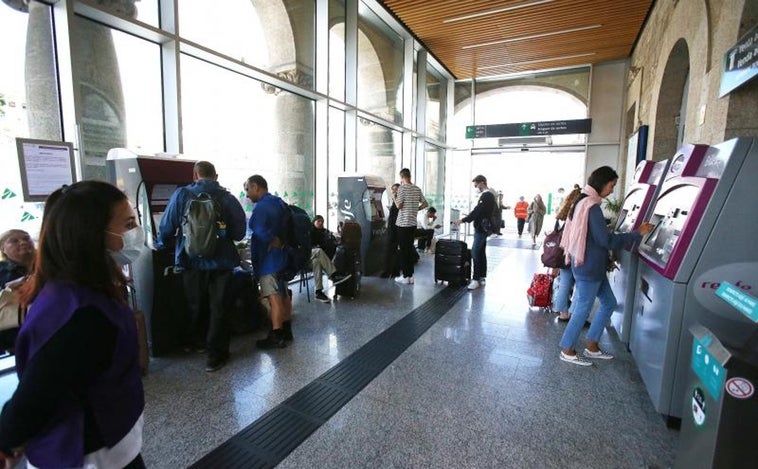 La gratuidad y la vuelta al trabajo desbordan los trenes regionales gallegos