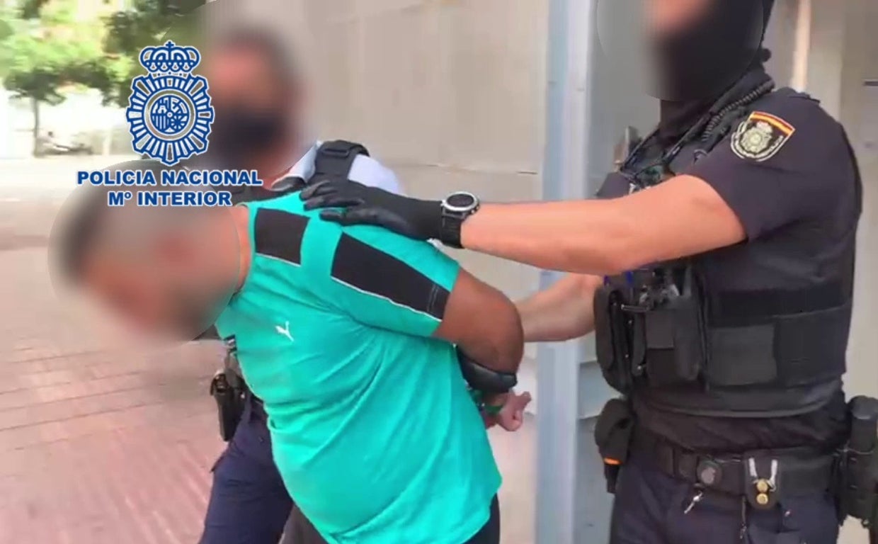 La Policía Nacional ha detenido a un varón por robar un reloj valorado en 7.000 euros simulando un atropello