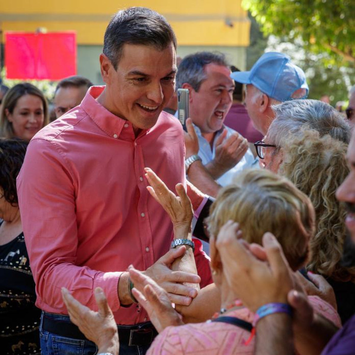 Sánchez aprovecha su acto con ciudadanos en Moncloa para anunciar un subsidio a las empleadas del hogar