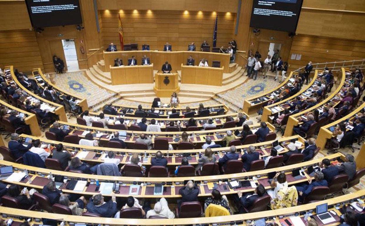 Solo cuatro ministros faltaron a la cita en el Senado, con el hemiciclo completo