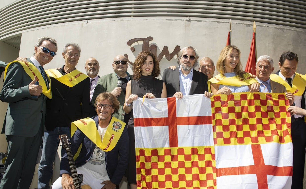 La presidenta de la Comunidad de Madrid con miembros de la Asamblea Nacional de Tabarnia en un almuerzo en Madrid