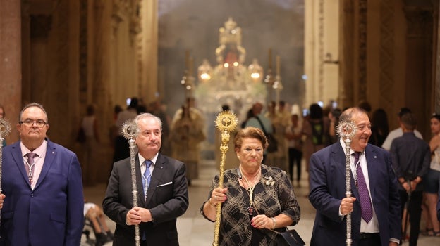 Representantes de la Agrupación, dentro de la Catedral