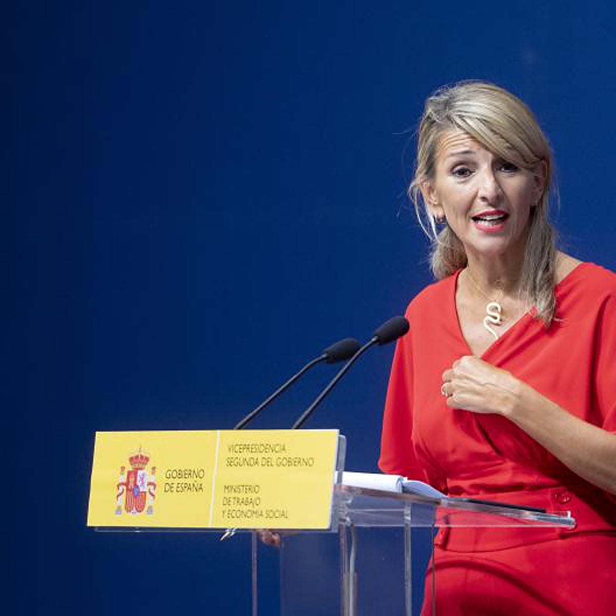 Yolanda Díaz abre otra brecha en el Gobierno al citar a las empresas de distribución ignorando a Planas