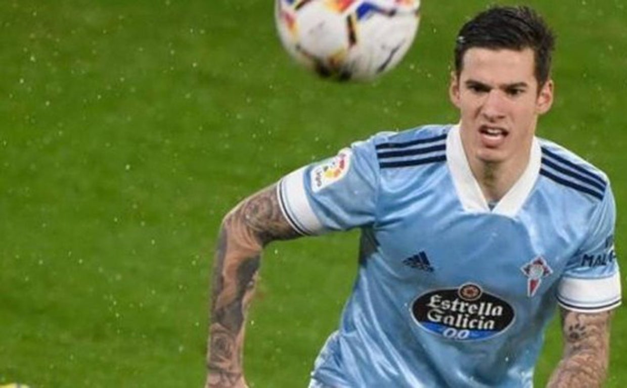 Santi Mina, durante un partido con el Celta de Vigo