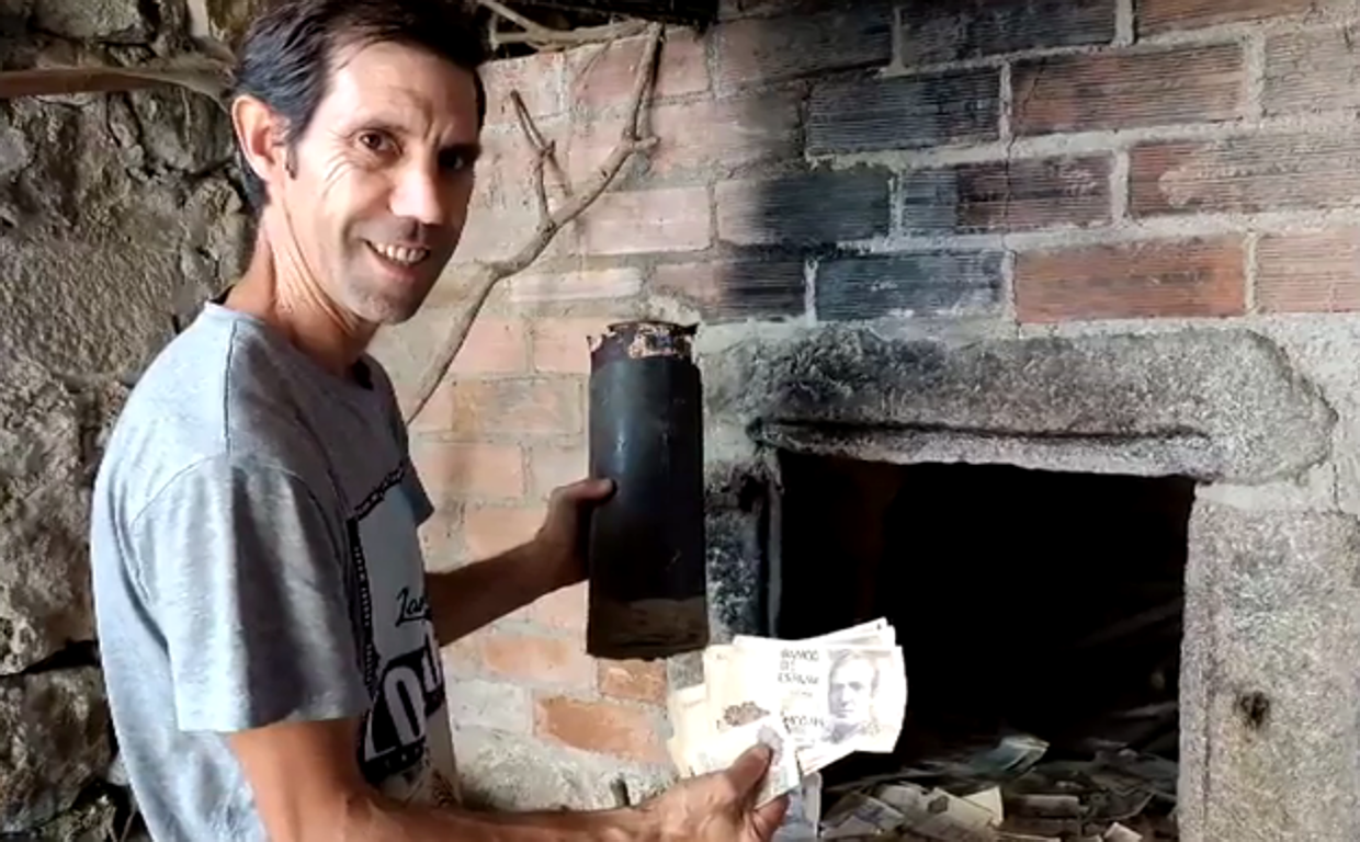 Un hombre encuentra nueve millones de pesetas que ya no cambia el Banco de España