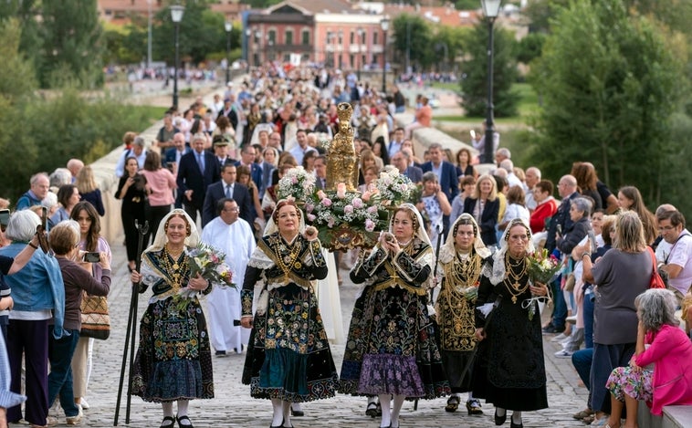 Santa María de la Vega regresa dos años después a las calles de Salamanca