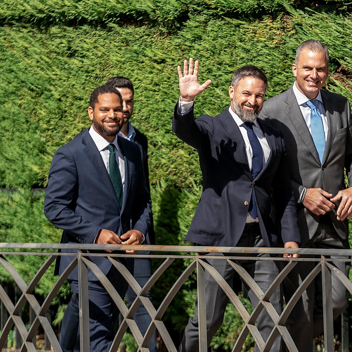 Vox también lleva al TC el decreto para eludir el 25% de español en las aulas catalanas