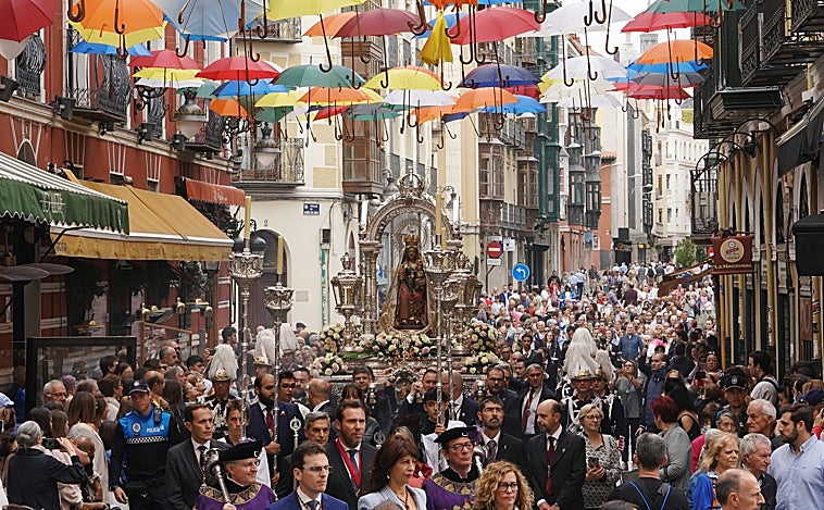 Procesión en Valladolid en honor de la Virgen de San Lorenzo