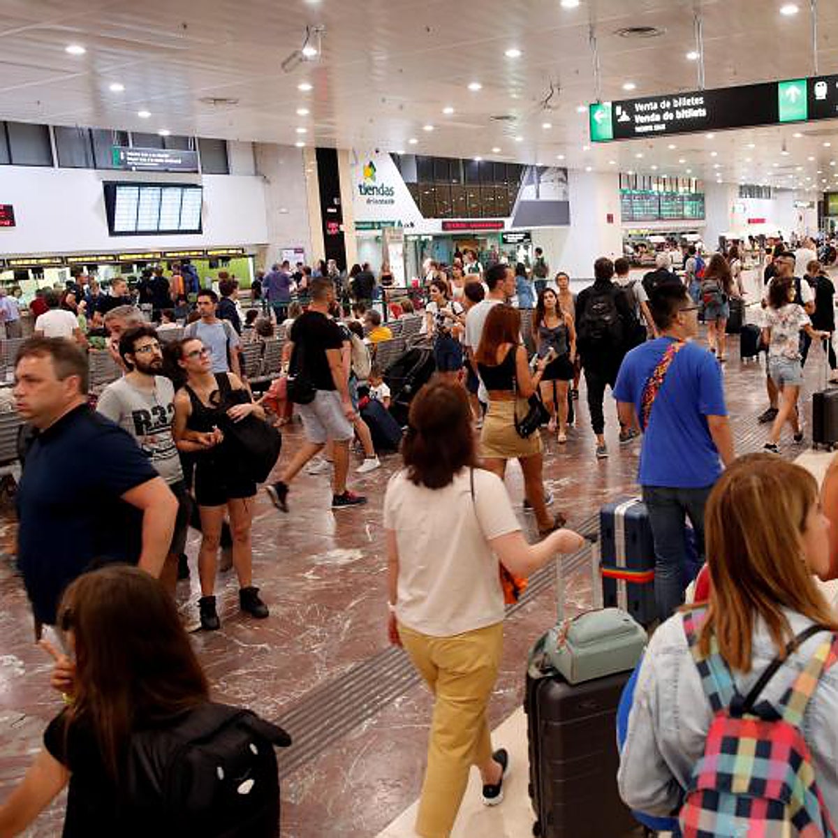 Suspendida por unas horas la circulación de todos los trenes en Cataluña por una avería