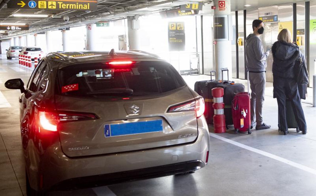 Los VTC vaticinan que la regulación les hará perder una cuarta parte de sus servicios en Andalucía