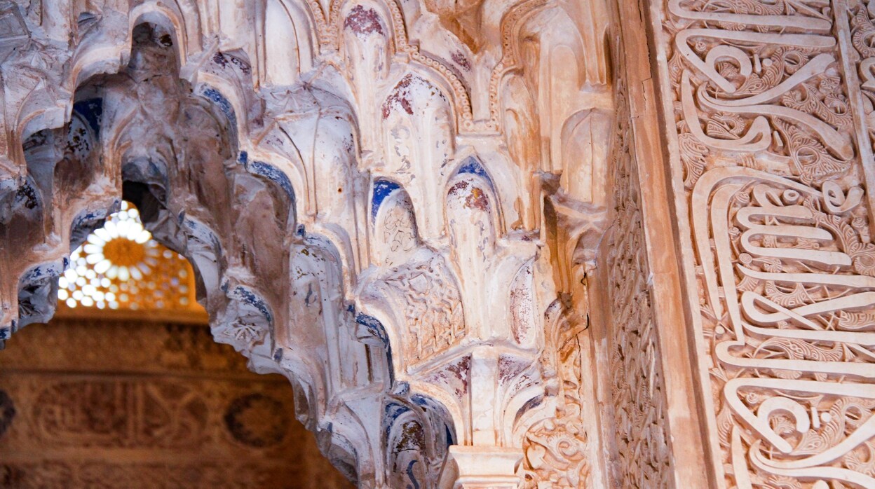 El secreto del color púrpura de las yeserías de la Alhambra se revela