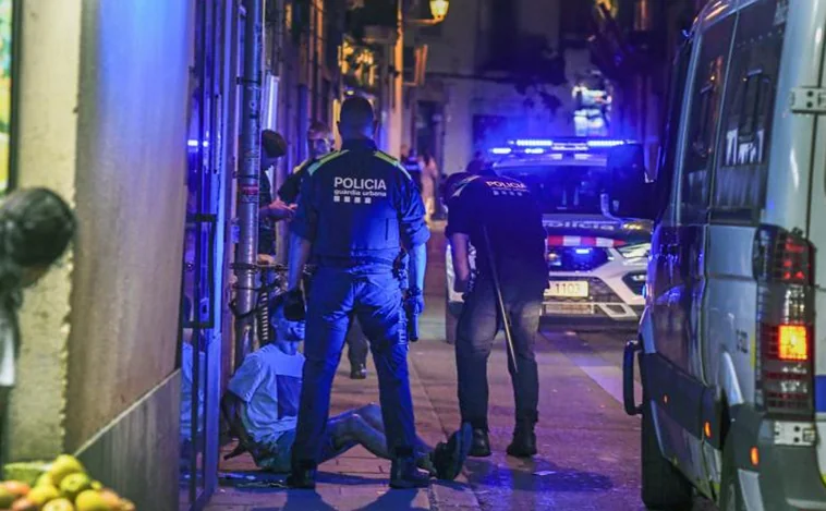 «Van a por ti»: los delincuentes que tensan la noche de Barcelona