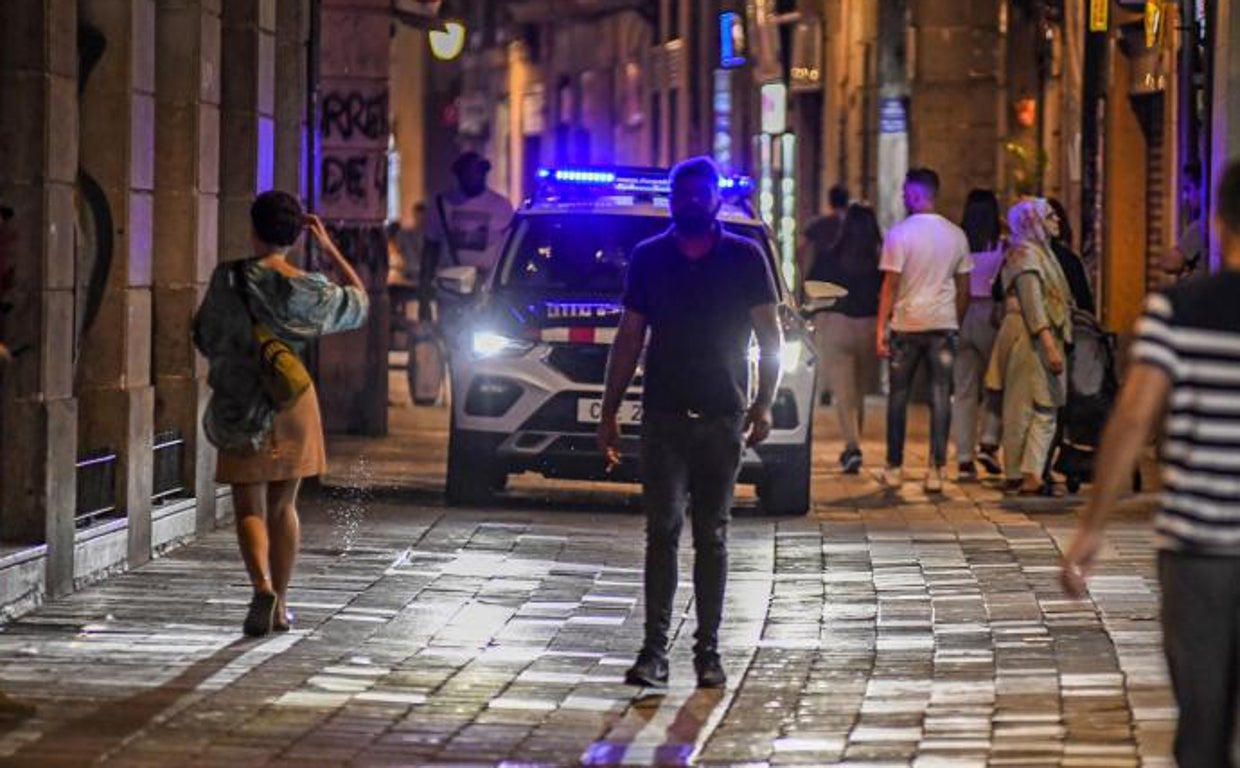 Una patrulla de los Mossos en el centro de Barcelona