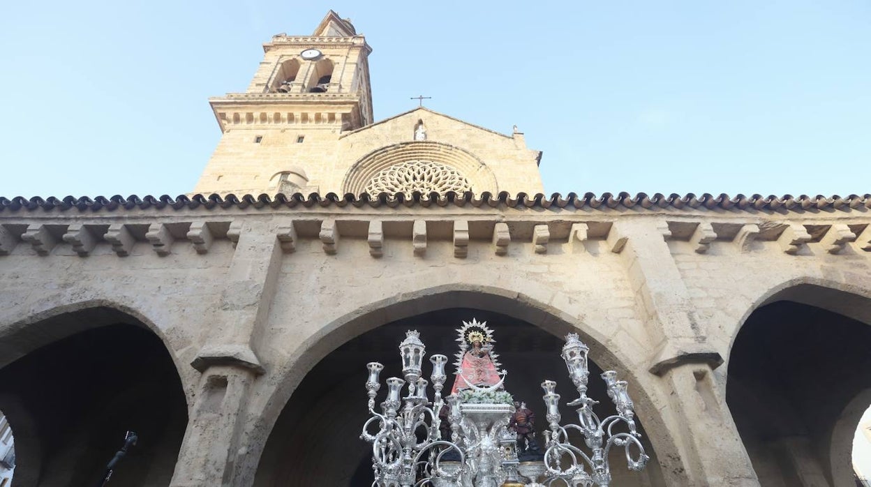 La procesión de la Virgen de Villaviciosa de Córdoba, en imágenes