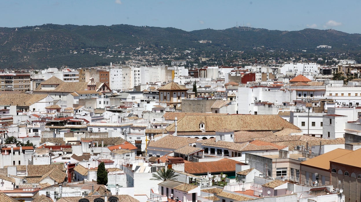 El Ayuntamiento llevará a la Junta e Icomos la salida a los paneles solares en el Casco de Córdoba